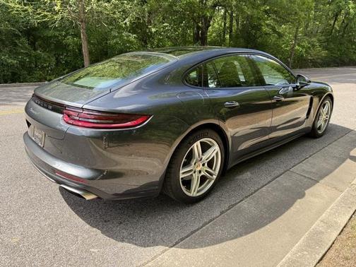 2018 Porsche Panamera 4