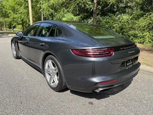 2018 Porsche Panamera 4