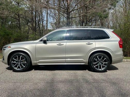 2016 Volvo XC90 T6 Momentum