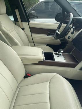 Fuji White 2025 Land Rover Range Rover SE