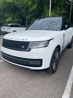 Fuji White 2025 Land Rover Range Rover SE