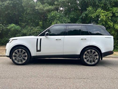Fuji White 2025 Land Rover Range Rover SE