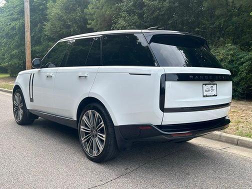 Fuji White 2025 Land Rover Range Rover SE