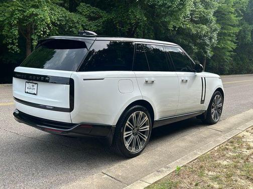 Fuji White 2025 Land Rover Range Rover SE