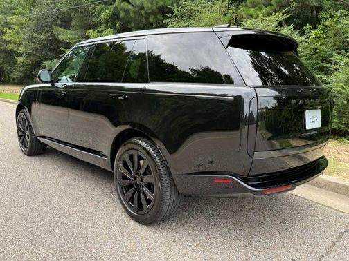 Santorini Black 2026 Land Rover Range Rover SE