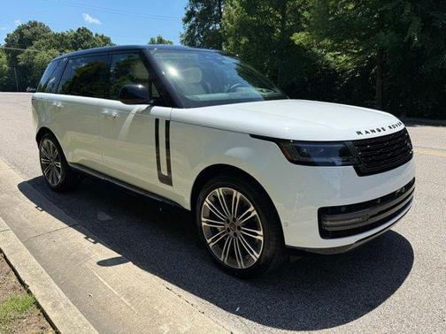 Fuji White 2026 Land Rover Range Rover SE