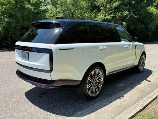 Fuji White 2026 Land Rover Range Rover SE