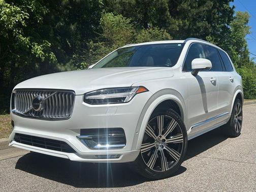 Crystal White 2023 Volvo XC90 Ultimate