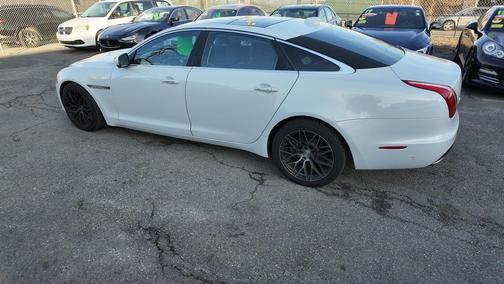 Glacier White Metallic 2016 Jaguar XJ 4dr Sdn XJL Portfolio AWD