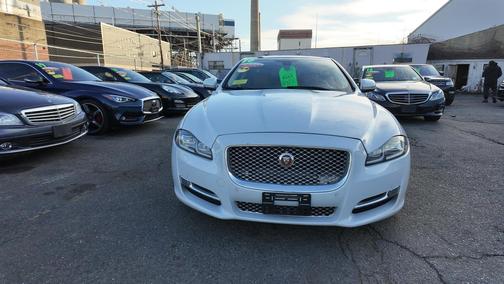 Glacier White Metallic 2016 Jaguar XJ 4dr Sdn XJL Portfolio AWD