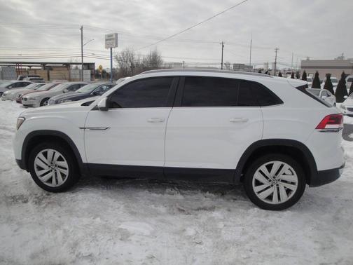 Pure White 2020 Volkswagen Atlas Cross Sport 3.6L V6 SE w/Technology