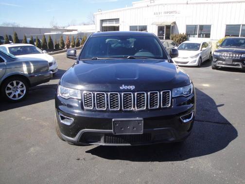 Diamond Black 2017 Jeep Grand Cherokee Laredo