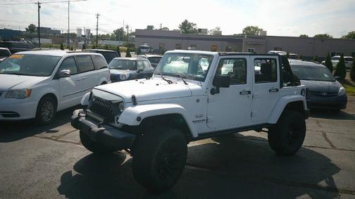 Bright White Clearcoat 2016 Jeep Wrangler Unlimited Sahara