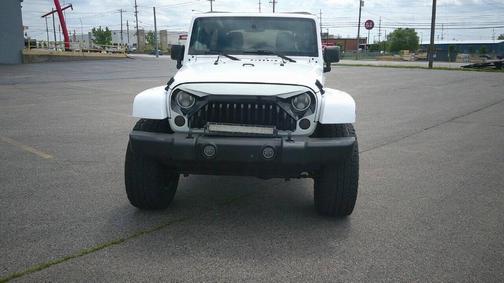 Bright White Clearcoat 2016 Jeep Wrangler Unlimited Sahara