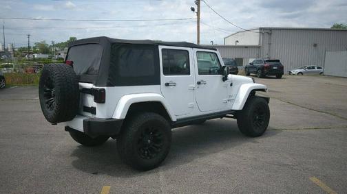 Bright White Clearcoat 2016 Jeep Wrangler Unlimited Sahara