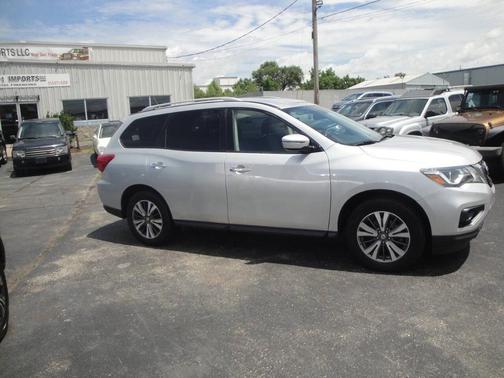 Brilliant Silver 2018 Nissan Pathfinder SV