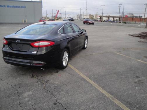 Tuxedo Black Metallic 2013 Ford Fusion SE