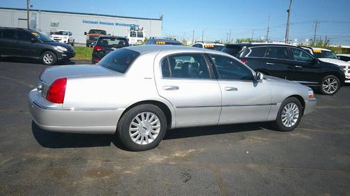 Charcoal Gray Clearcoat Metallic 2003 Lincoln Town Car Signature