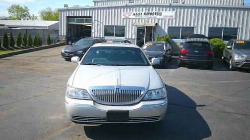 Charcoal Gray Clearcoat Metallic 2003 Lincoln Town Car Signature