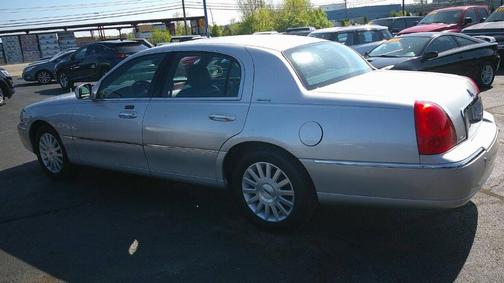 Charcoal Gray Clearcoat Metallic 2003 Lincoln Town Car Signature