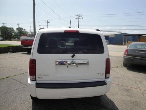 Stone White Clearcoat 2007 Dodge Nitro R/T