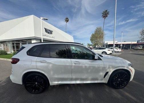 Mineral White Metallic 2022 BMW X5 xDrive40i
