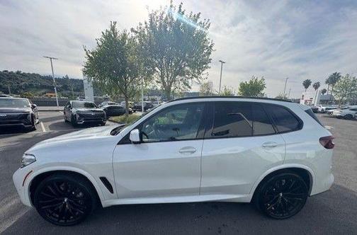 Mineral White Metallic 2022 BMW X5 xDrive40i