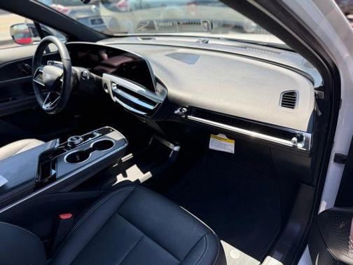 2025 Cadillac LYRIQ Sport