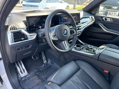 2025 BMW X7 M60i