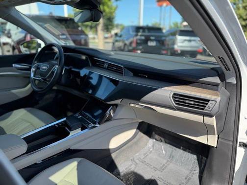 2021 Audi e-tron Premium