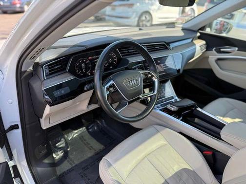 2021 Audi e-tron Premium
