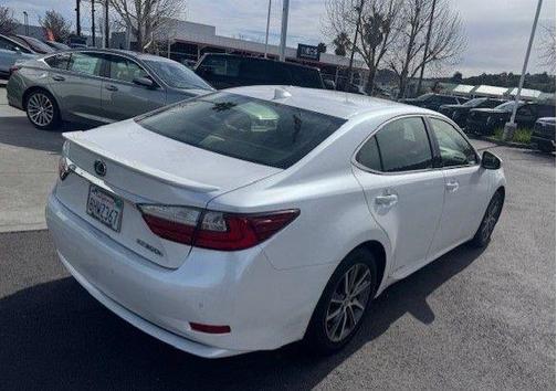2016 Lexus ES 300h Base