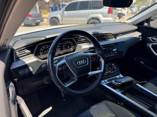 2021 Audi e-tron Premium
