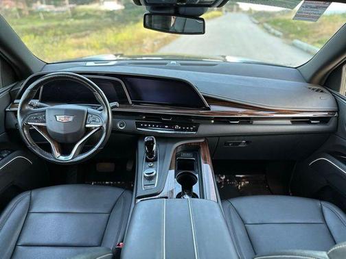2022 Cadillac Escalade Luxury