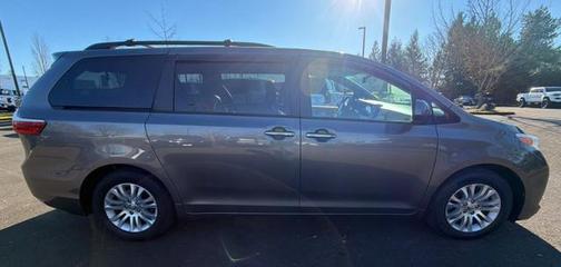 2017 Toyota Sienna XLE Premium