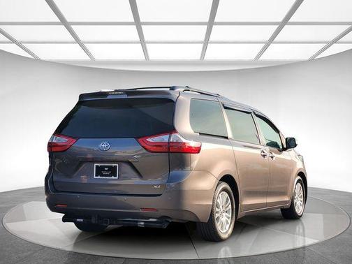 2017 Toyota Sienna XLE Premium