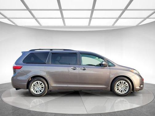 2017 Toyota Sienna XLE Premium