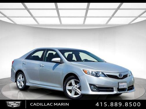 Classic Silver Metallic 2014 Toyota Camry SE