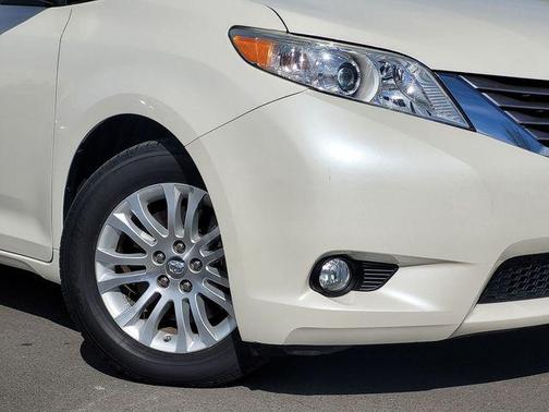 2017 Toyota Sienna XLE