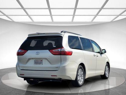 2017 Toyota Sienna XLE