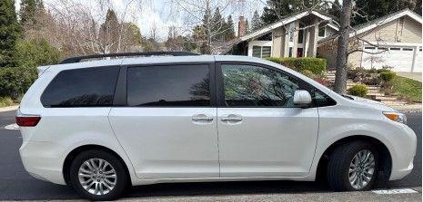 2017 Toyota Sienna XLE Premium