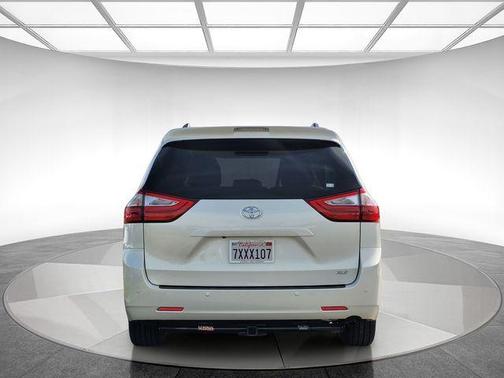 2017 Toyota Sienna XLE