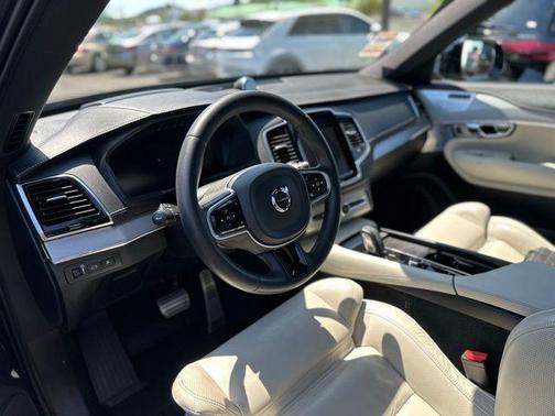 2022 Volvo XC90 Recharge Plug-In Hybrid T8 R-Design Extended Range 7P