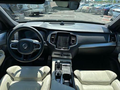 2022 Volvo XC90 Recharge Plug-In Hybrid T8 R-Design Extended Range 7P