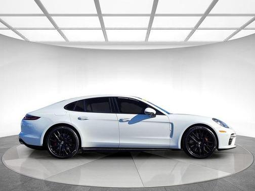2017 Porsche Panamera Turbo