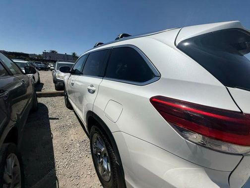 2017 Toyota Highlander Limited Platinum