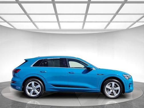 2019 Audi e-tron Premium Plus