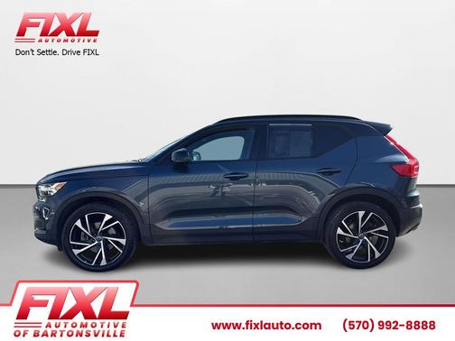 2022 Volvo XC40 T5 R-Design