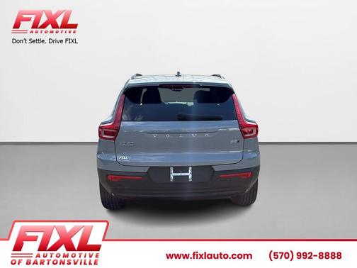 2024 Volvo XC40 B5 Plus Dark Theme