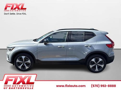2024 Volvo XC40 B5 Plus Dark Theme
